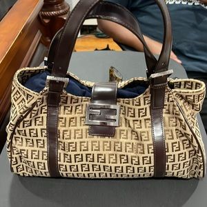 Authentic classic Fendi shoulder bag. Looks brand new!